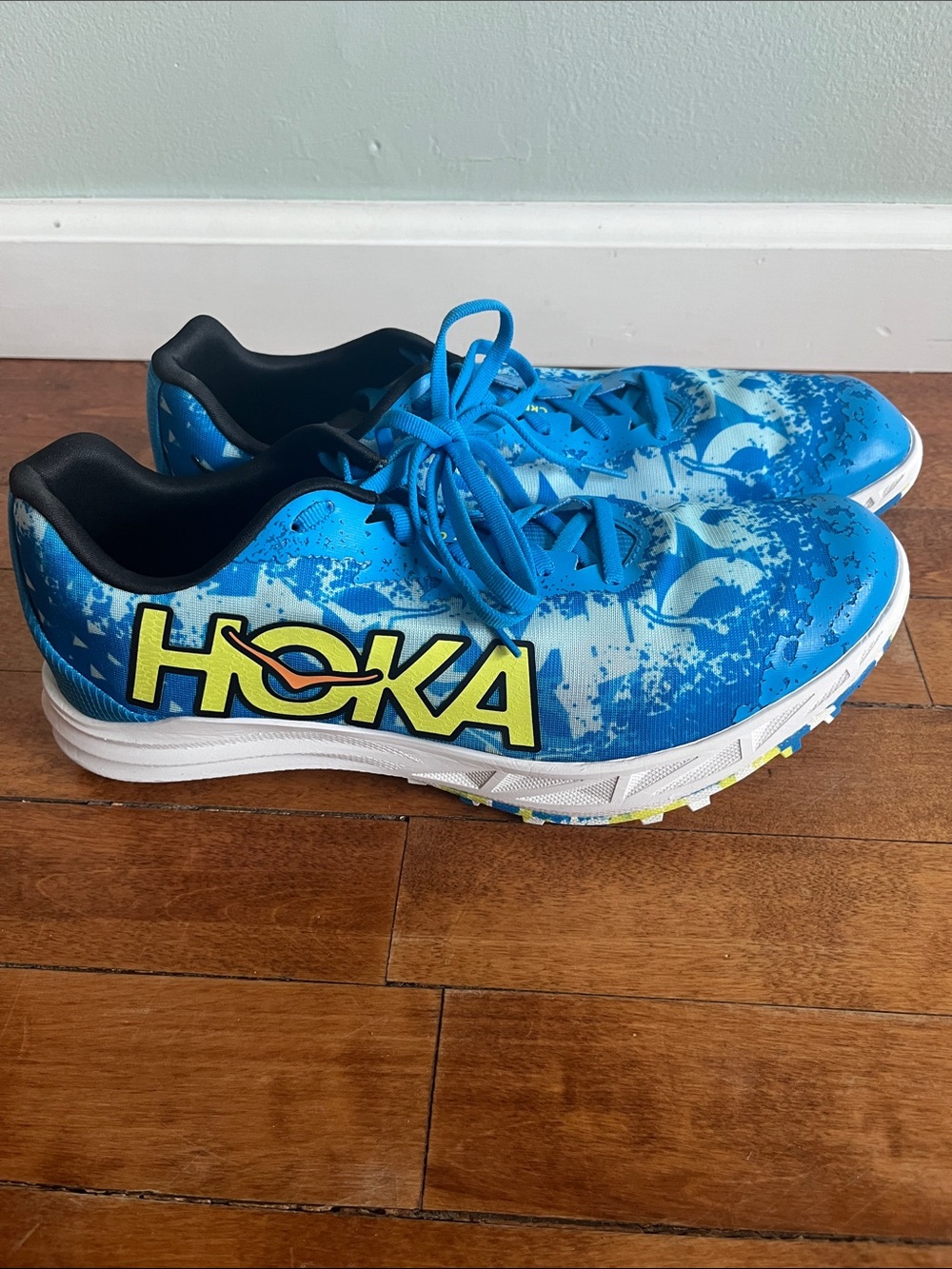 HOKA Crescendo XC Spikeless Women’s 12.5 Men’s 11 Blue Yellow Running Shoes